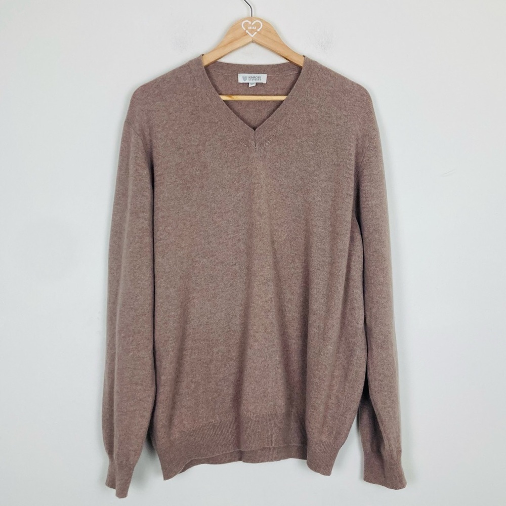 Kinross classic tan 100% cashmere v-neck lightweight sweater. Size XL
